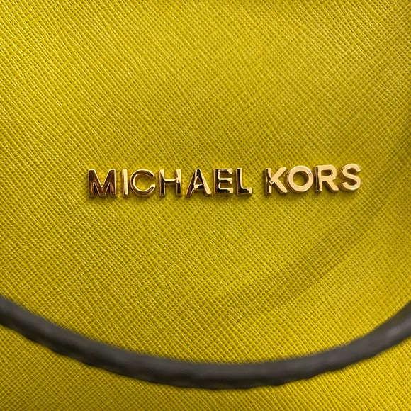 Authentic Michael Kors Jet Set Tote. - Picture 7 of 8